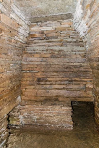 The inner chamber corbelling construction