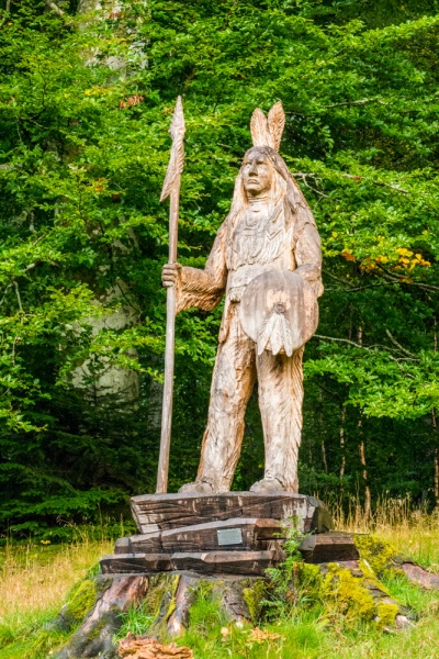 Native American tree sculpture