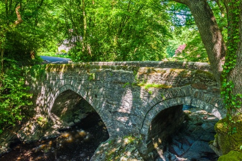 A closer look at the twin arches