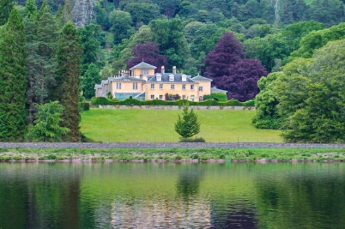 Dochfour House from across Loch Dochfour (c) John Allan