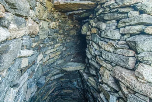 The intra-wall passage