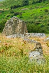Hee you see one of the smallest upright stones in the foreground