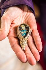 Another look at the extraordinary Alfred Jewel replica