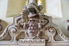 The crest and funeral helm on the Giffard memorial
