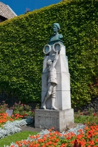 Edith Cavell memorial, Tombland