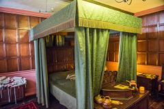 17th century four-poster bed