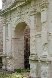 Ruined archway, Hillersden Mansion