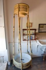 An unusual semi-automatic shower