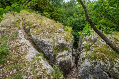 You enter the cleft at the upper left, then turn sharply down