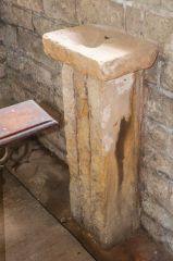 An unusual pillar piscina