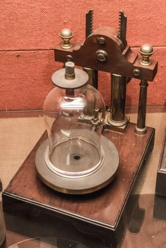 Fox Talbot's vacuum pump and bell jar
