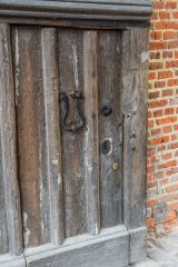 The 1425 oak Palace doorway