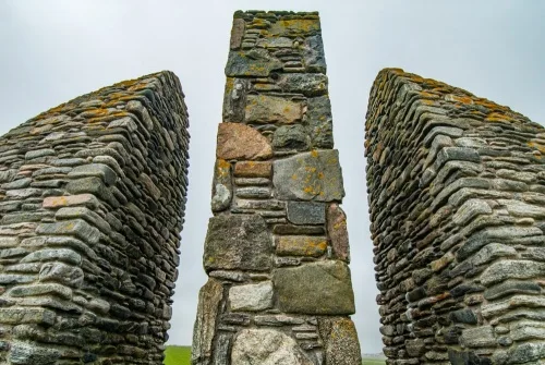 A closeup of the memorial