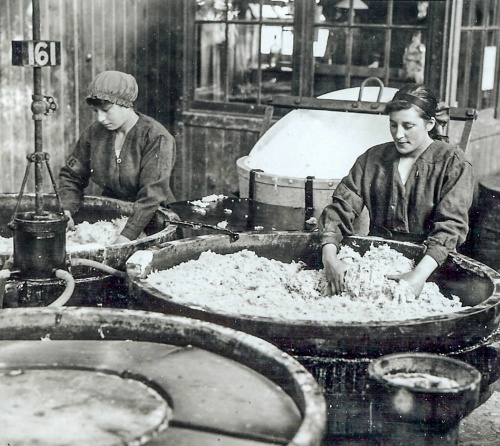 Gretna Girls at work, WWI
