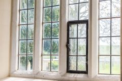 Mullioned windows, south wall