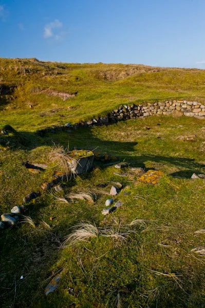 A roundhouse entrance passage