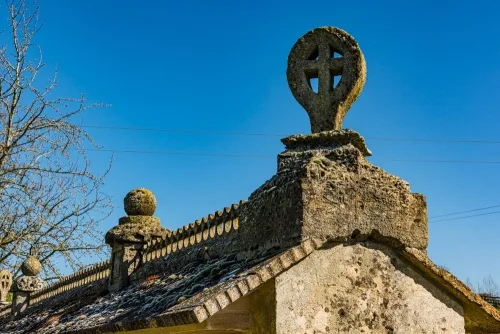 The ridge crest and westernmost cross
