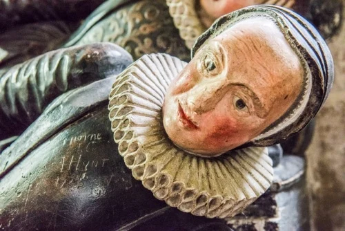 Effigy of Dame Agnes Saunders (1588)