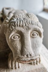 Carved lion at the foot of William Sandy's effigy