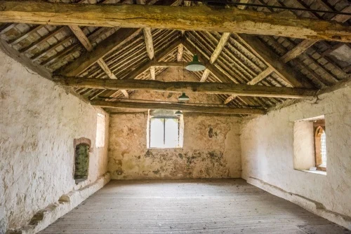 The courtroom chamber