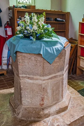 The plain medieval font