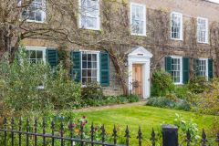 18th-century River House, High Street