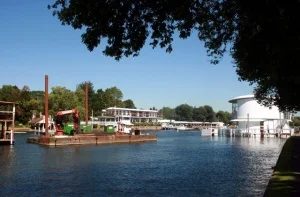 Preparing for the Henley Regetta (c) Des Blenkinsopp