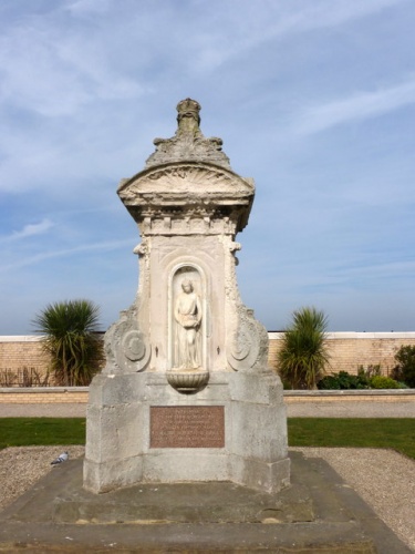 Queen Victoria memorial, Waltrop Gardens (c) pam fray