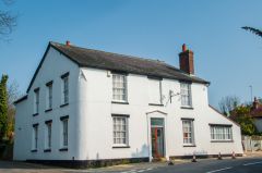 A picturesque cottage off the green