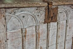 Blind arcading on the 12th century chest