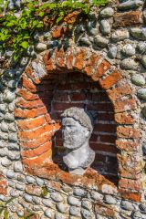 A statue niche in the manor house wall