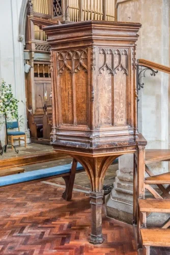 The late medieval wineglass pulpit