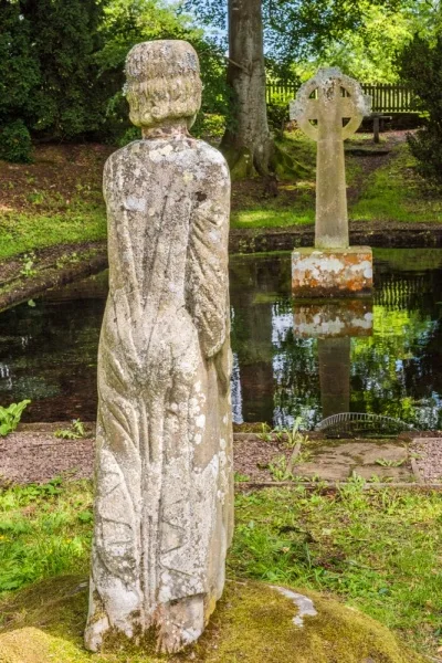 St Paulinus looks towards the cross