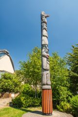 The North American totem pole