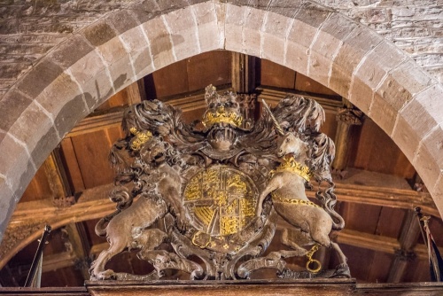 William III royal coat of arms by Grinling Gibbons
