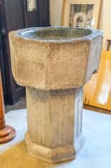 The octagonal medieval font