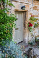 A typically pretty Icomb cottage