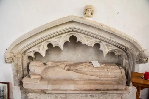 Peter de Chaceport effigy, mid 14th century