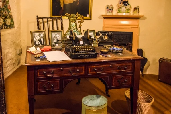 Daphne du Maurier's writing desk