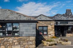 Another look at the inn exterior