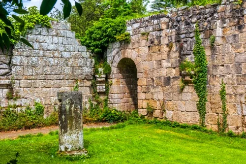 Approaching the abbey ruins