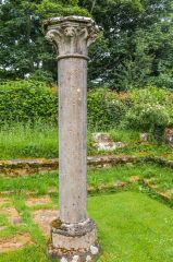 A chapter house column