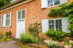 The west facade of the meeting house
