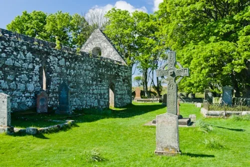 The cross and ruined chapel