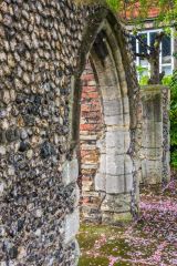 Another look at the 14th century arrches