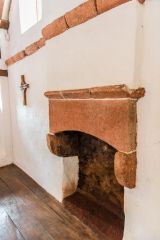 Late-medieval fireplace, Second-Best Chamber