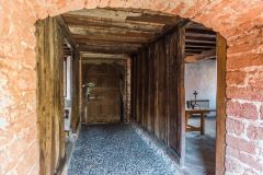 The cobbled screens passage