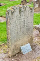The front face of Tam O'Shanter's grave