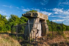 The dolmen from the north west