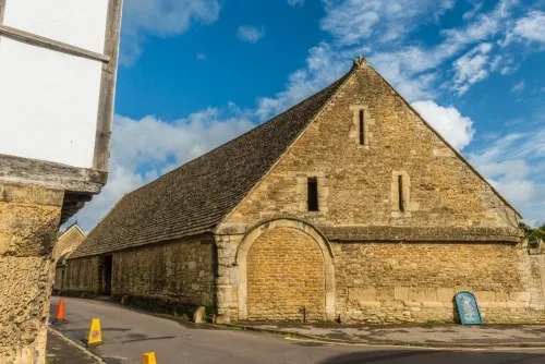 The tithe barn from High Street